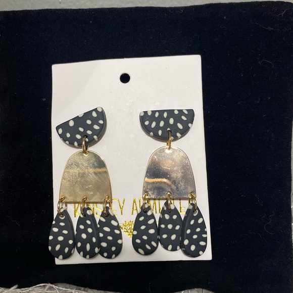 KINSLEY ARMELLE Doris Coll. Earrings, Clay Shapes, Blk/Wht w/Gold & Dust Bag - Picture 2 of 8